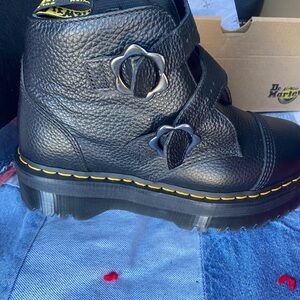Size 42(10) Devon flower doc marten boots… brand new only tried one shoe once!